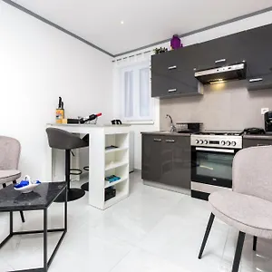  Apartman Leo